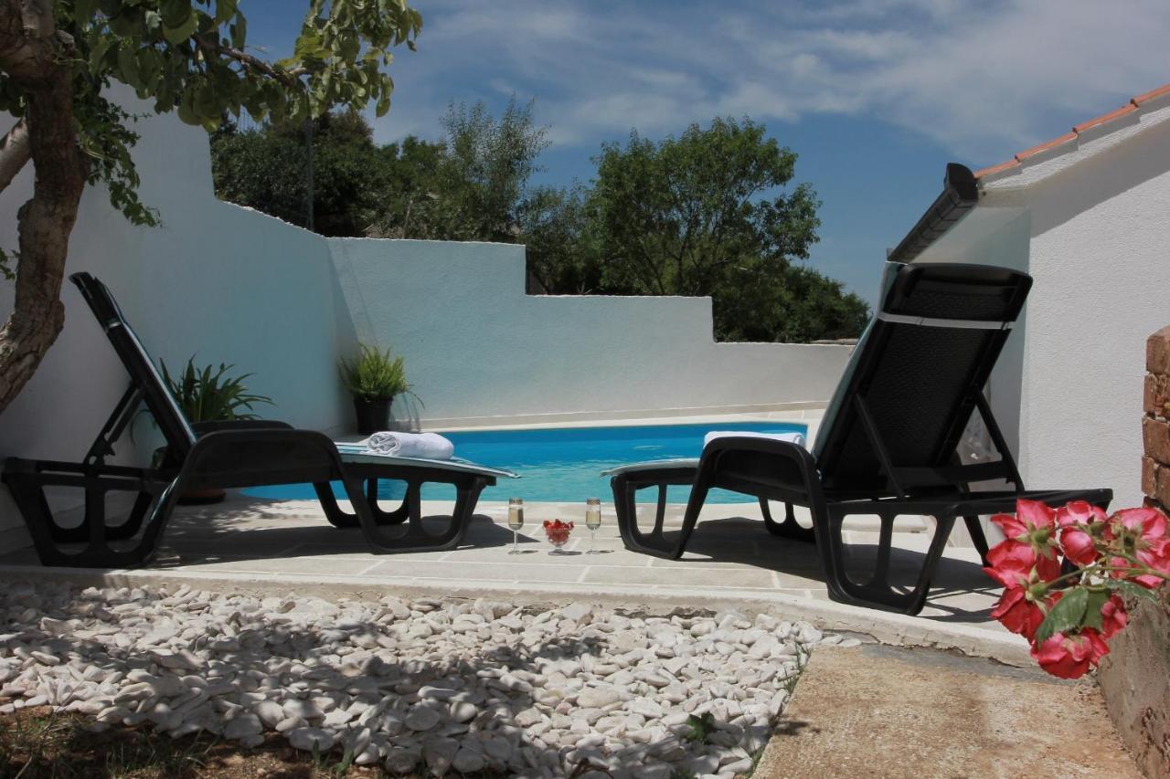 Holiday House Pine Tree Nerezisca Exterior foto