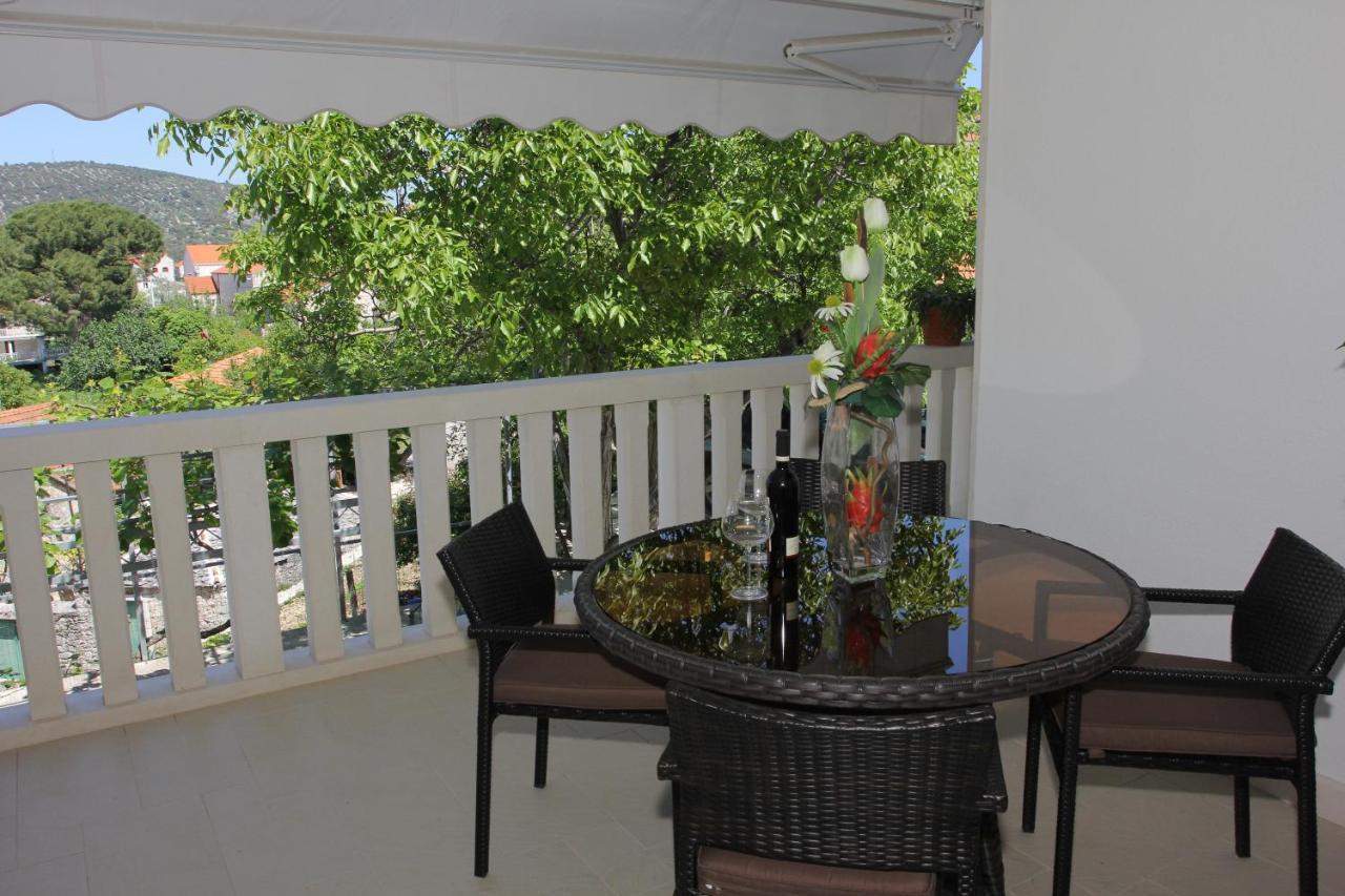 Holiday House Pine Tree Nerezisca Exterior foto