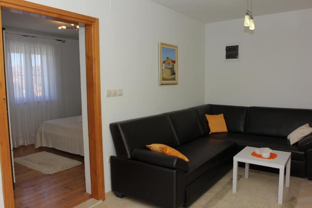 Holiday House Pine Tree Nerezisca Exterior foto