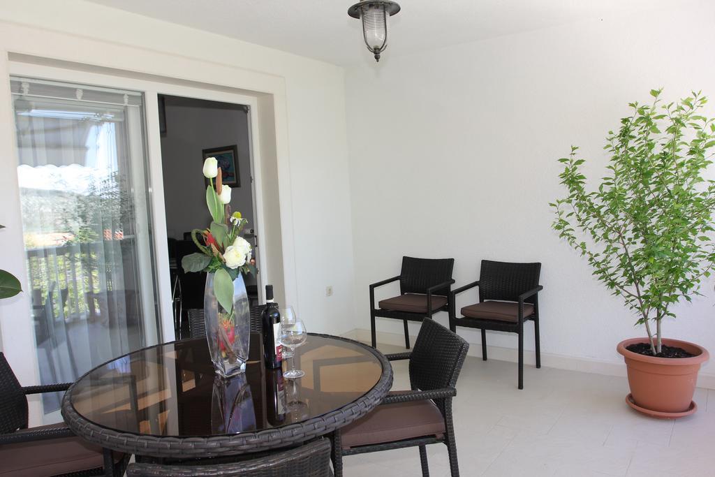Holiday House Pine Tree Nerezisca Exterior foto