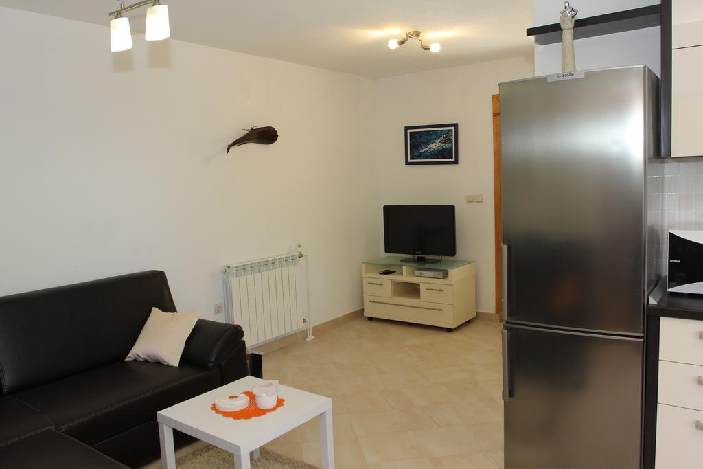 Holiday House Pine Tree Nerezisca Exterior foto